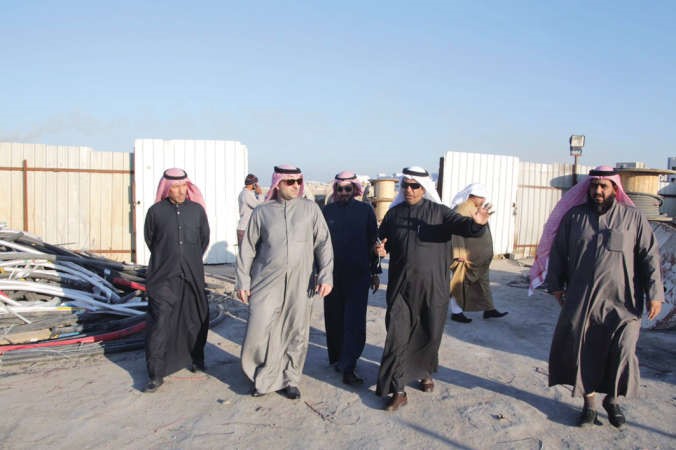 جانب من جولة الوزير في منطقة جابر الاحمد ﻿