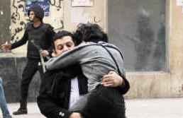لقطة ارشيفية لاصابة الناشطة شيماء الصباغ قبل وفاتها بلحظات افپ