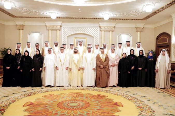 سمو الشيخ محمد بن راشد مكتوم نائب رئيس الدولة رئيس مجلس الوزراء حاكم دبي وسمو الشيخ محمد بن زايد ال نهيان ولي عهد ابوظبي نائب القائد الاعلى للقوات المسلحة في صورة جماعية مع اعضاء الحكومةتويتر