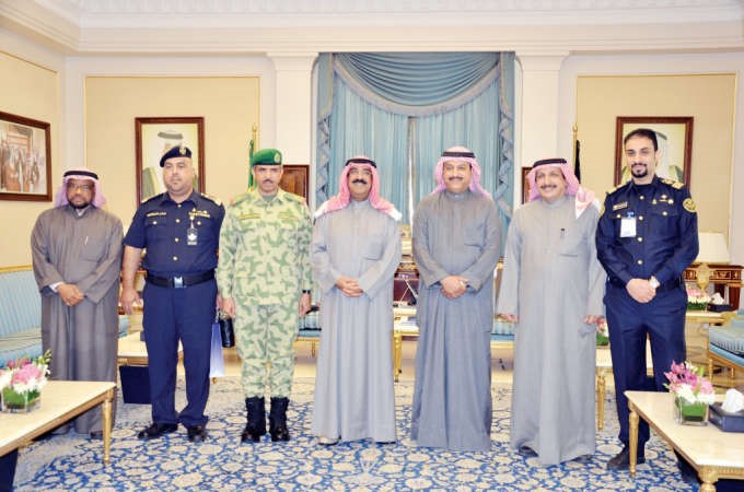 الشيخ مشعل الاحمد مستقبلا خالد السيف ووفد الجمارك بحضور اللواء الركن فالح شجاع واللواء جمال الذياب﻿