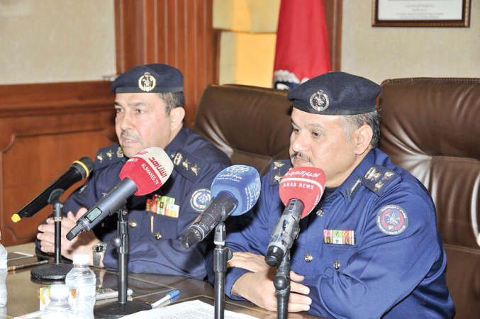 العميد جمال البليهيص والعقيد خليل الامير خلال المؤتمر الصحافي