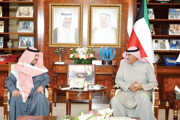 الشيخ صباح الخالدمع رئيس مجلس الادارة والمدير العام لوكالة الانباء الكويتية كونا الشيخ مبارك الدعيج