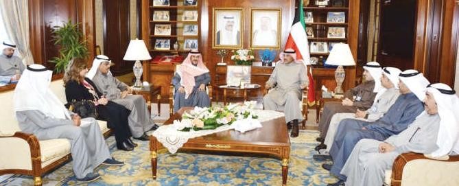 الشيخ صباح الخالد مع رئيس مجلس الادارة والمدير العام لوكالة الانباء الكويتية كونا الشيخ مبارك الدعيج وعدد من مسؤولي الوكالة ﻿