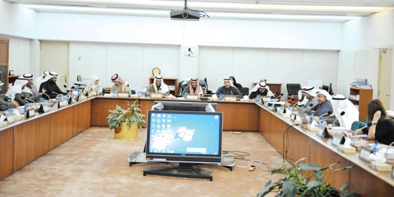 رئيس مجلس الامة مرزوق الغانم مترئسا اجتماع السلطتين بحضور سمو رئيس مجلس الوزراء الشيخ جابر المبارك في اللجنة المالية امس لمناقشة الاختلالات الاقتصادية والدعوم 