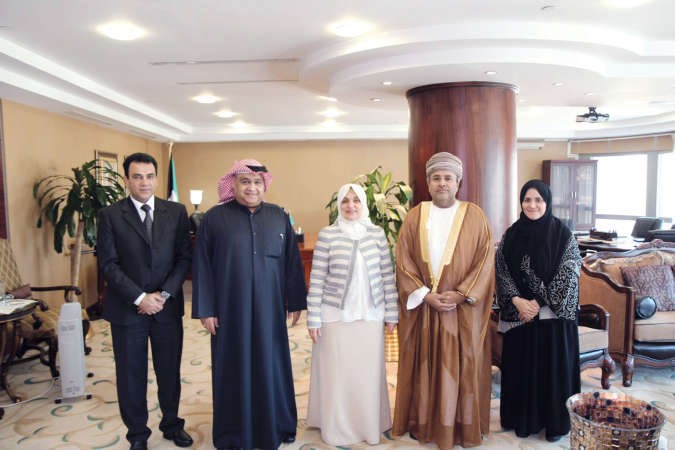 هند الصبيح مستقبلة عامر الحجري بحضور حسن كاظم﻿