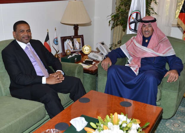 الشيخ فواز الخالد مستقبلا السفير مزوليسا بونا﻿
