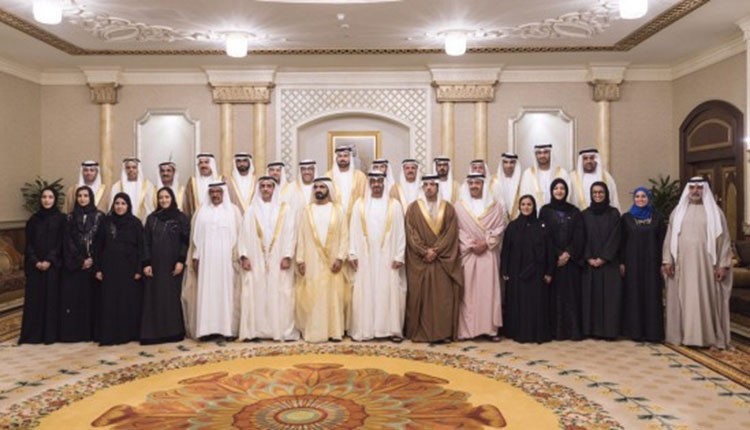 بالصور.. ماذا ارتدت وزيرة السعادة خلال أدائها اليمين؟