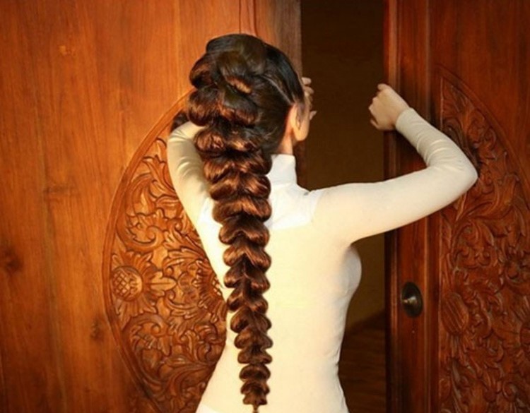 بالصور..  شعر شقيقة ميريام فارس يشعل "انستغرام"