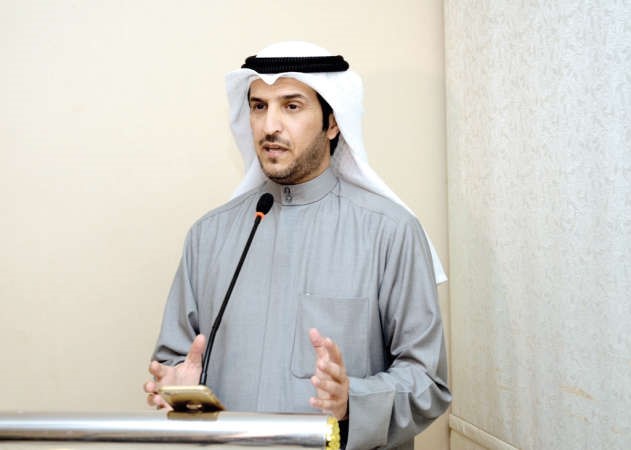 عبدالله الضويحي متحدثا للحاضرات
﻿
