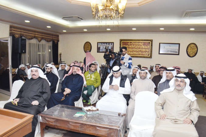الحضور يستمعون لحديث هشام البغلي﻿