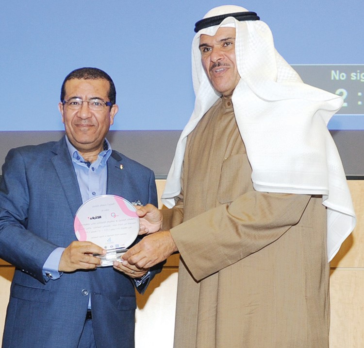تكريممستشار الادارة العامة الزميل حسام فتحي