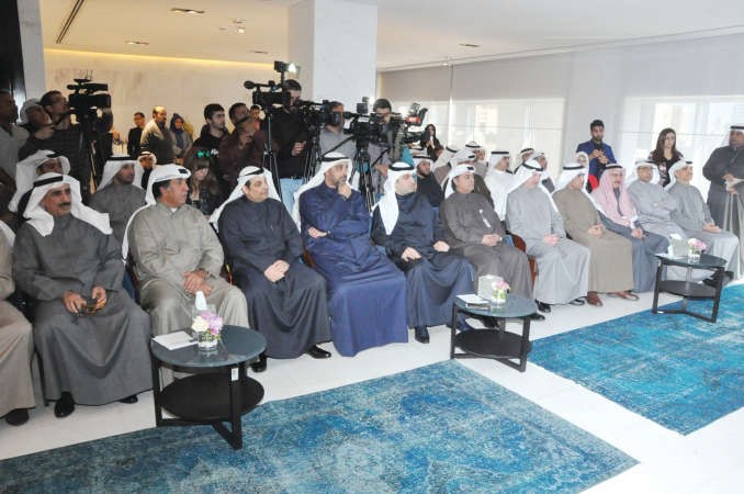 الشيخ محمد العبدالله ويعقوب الصانع وياسر ابل وصلاح المضف وعبداللطيف السريع وفوزي المجدلي ومساعد العسعوسي وبدر الوقيان وحمد الحميضي ومحمد الرومي خلال الاحتفال	 احمد علي﻿