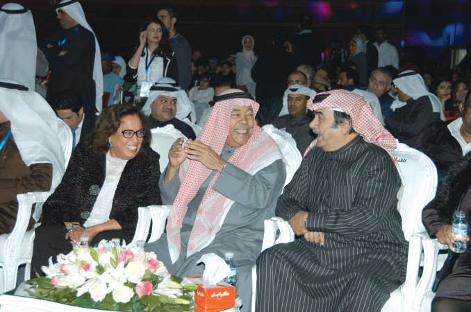 العملاقان عبدالحسين عبدالرضا وسعد الفرج والفنانة القديرة حياة الفهد وحديث الذكريات