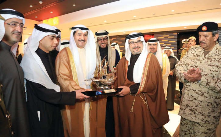 ولي عهد البحرين صاحب السمو الملكي الامير سلمان بن حمد ال خليفة وحمد المرزوق عقب افتتاح مجمع وادي السيل التجاري﻿