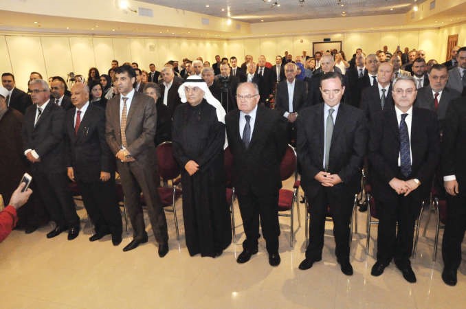 حضور حاشد يتقدمهم سفراء العراق محمد حسين بحر العلوم والاردن محمد الكايد ولبنان دخضر حلوة ومحمد الصقر والقائم بالاعمال الليبي عبدالعالي المرتضى والسفير المصري السابق عبد الكريم سليمان وسفير فلسطين درامي طهبوب احمد علي