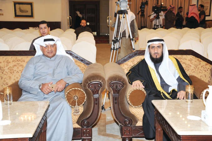 مفريد عمادي ومحمد العواش خلال ندوة ولا تسرفوا ريليش كومار