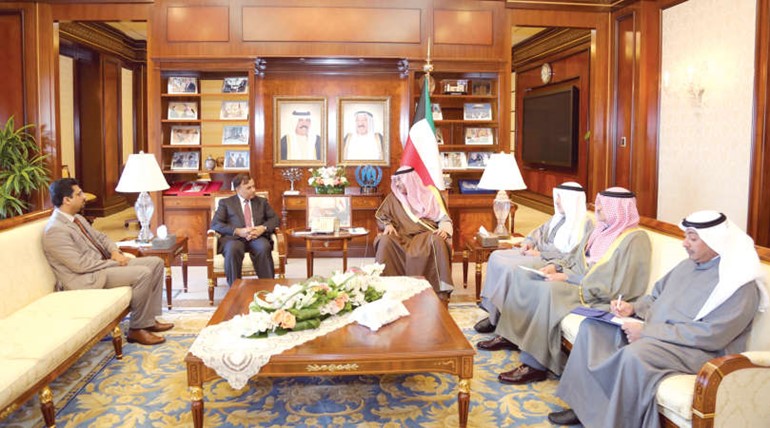 الشيخ صباح الخالد لدى استقباله السفير الباكستاني الجديد لدى الكويت﻿