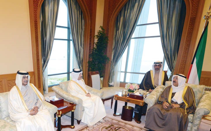 سمو الامير مستقبلا وزير الخارجية القطري والوفد المرافق له ﻿