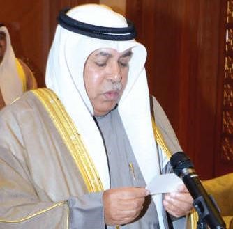 المستشار علي بوقماز خلال اداء اليمين ﻿