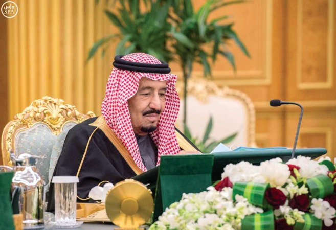 خادم الحرمين الشريفين الملك سلمان بن عبدالعزيز مترئسا جلسة مجلس الوزراء امسواس

