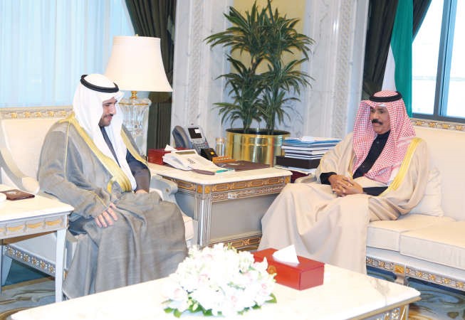 سمو ولي العهد الشيخ نواف الاحمد لدى استقباله الشيخ عبدالله الاحمد﻿