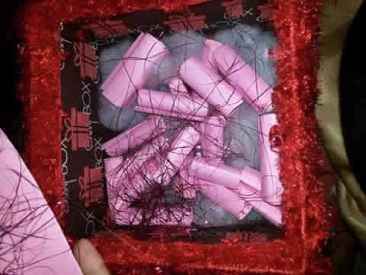 بالصور.. زوجة مصرية تعد أغرب هدية لزوجها في يوم الحب