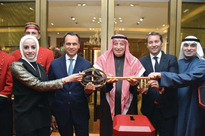 علي مراد بهبهاني متوسطا عبدالمحسن علي بهبهاني وارنو كاريز ولوران غابوري وامثال معرفي خلال افتتاح فرع كارتييه في الصالحية﻿