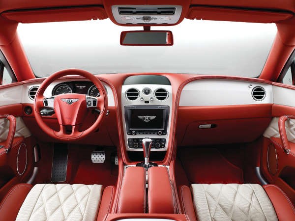 مجموعة «مولينير» المتميزة تظهر للمرة الأولى في «بنتلي Flying Spur»