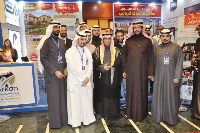العنزي في جناح شركة اركان المعتمدة﻿