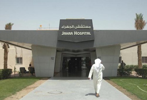 نقل نقيب وشرطي لمستشفى الجهراء عقب دهسهما من قبل مستهتر