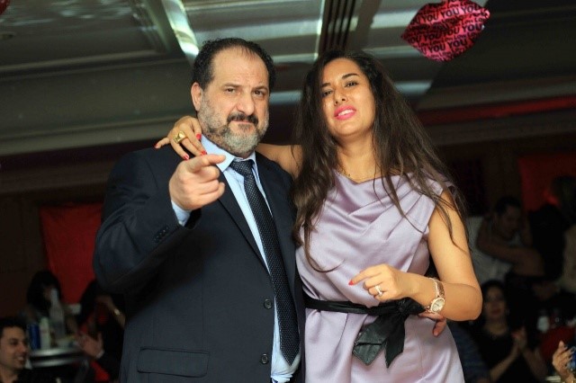 بالصور.. أول ظهور لزوجة خالد الصاوي بعد تجاوز أزمته الصحية