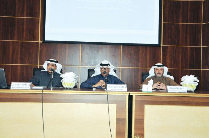 المنيس والمتروك ويدير الندوة دمعدي العجمي	 ريليش كومار﻿