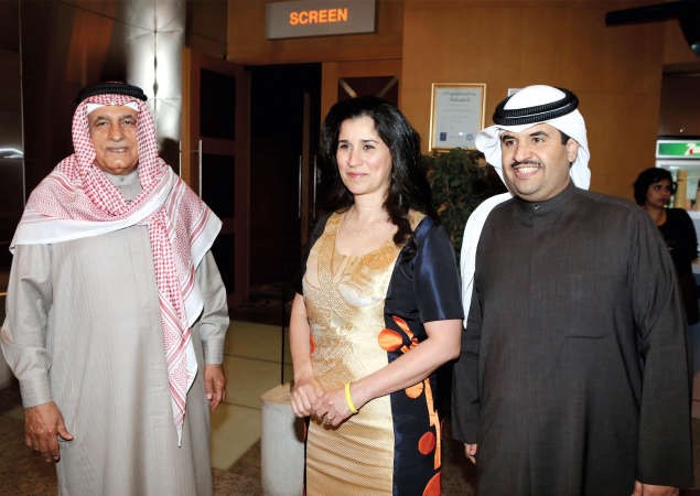 الشيخة انتصار سالم العلي مع الشيخ دعيج الخليفة والاعلامي القدير جاسم الغريب﻿