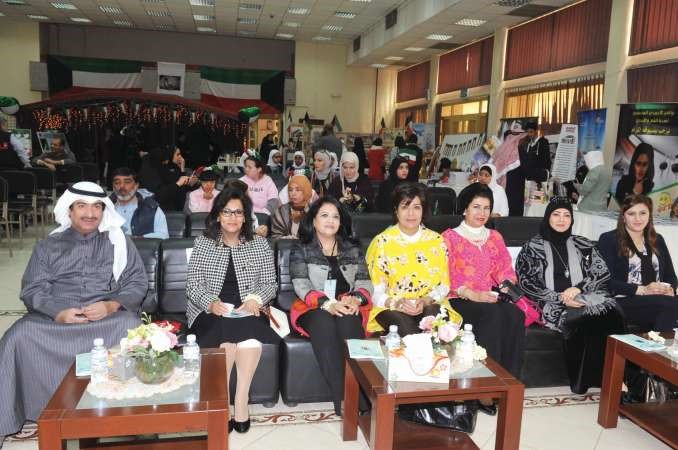 د سعاد السويدان في مقدمة الحضور قاسم باشا