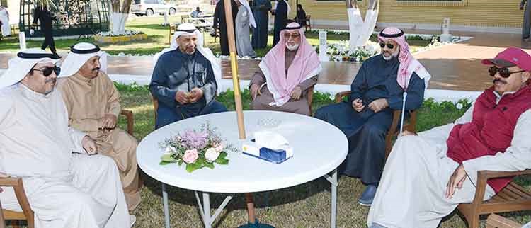 جانب من اسرة ال الصباح خلال المادبة ﻿