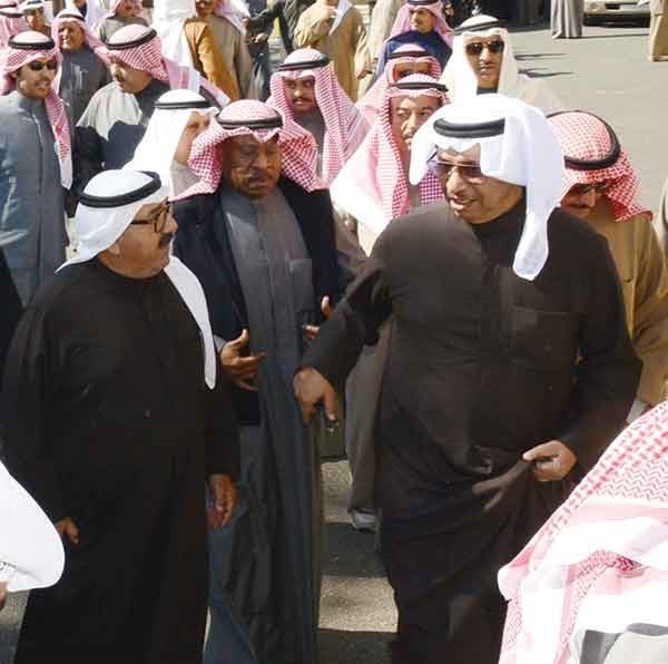 سمو الشيخ جابر المبارك والشيخ ناصر صباح الاحمد والشيخ علي العبدالله مع العديد من الحضور ﻿