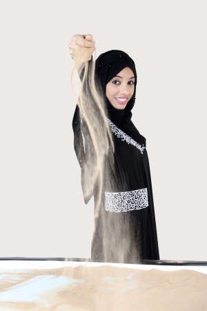 الفنانة العمانية شيماء المغيري التي ستحضر حفل يوم الاستقلال وعيد التحرير في مول 360
