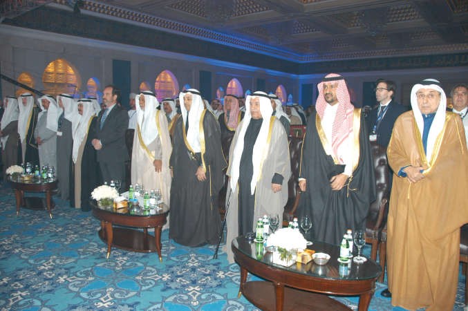 الوزير يعقوب الصانع والمستشار يوسف المطاوعة وعلي الغانم والمستشار محمد بن ناجي والامير بندر بن سلمان بن محمد وعبداللطيف السريع وهوجو سيبليز في مقدمة الحضورمحمد هاشم ﻿