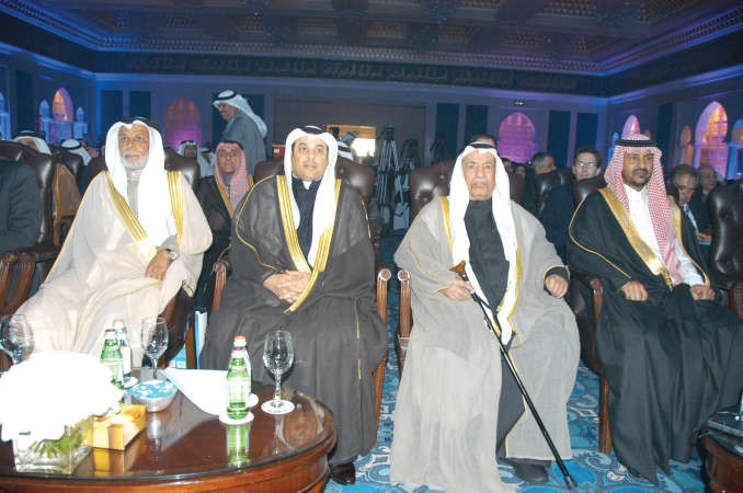 الوزير يعقوب الصانع والمستشار يوسف المطاوعة وعلي الغانم والامير بندر بن سلمان بن محمد﻿
