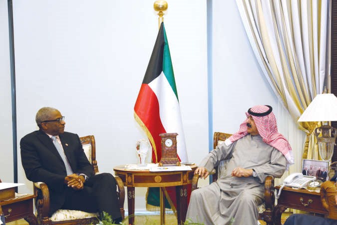 نائب وزير الخارجية خالد الجارالله مع مستشار رئيس ليبيريا روبرت سيرليف﻿
