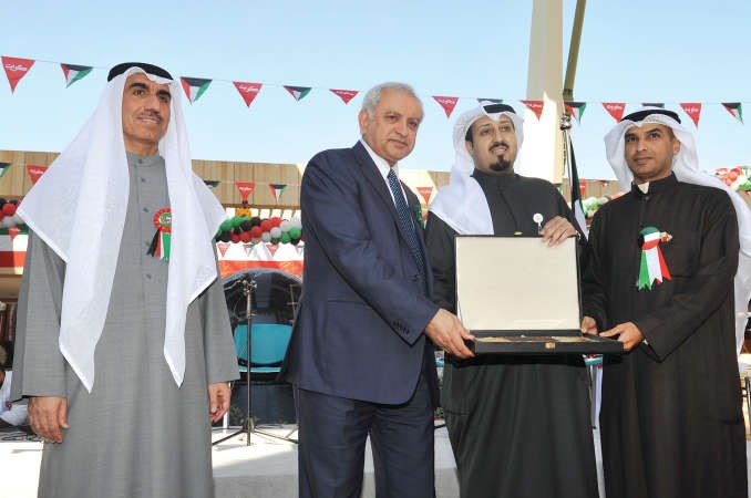 سالم الوهيب يتسلم تكريم بنك بوبيان﻿