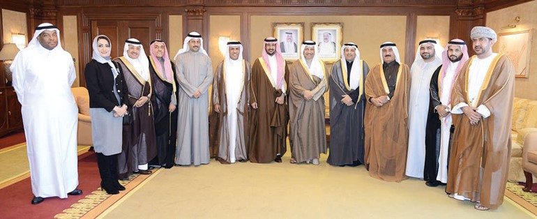 سمو الشيخ جابر المبارك مستقبلا يعقوب الصانع واعضاء اتحاد المحامين الخليجيين 