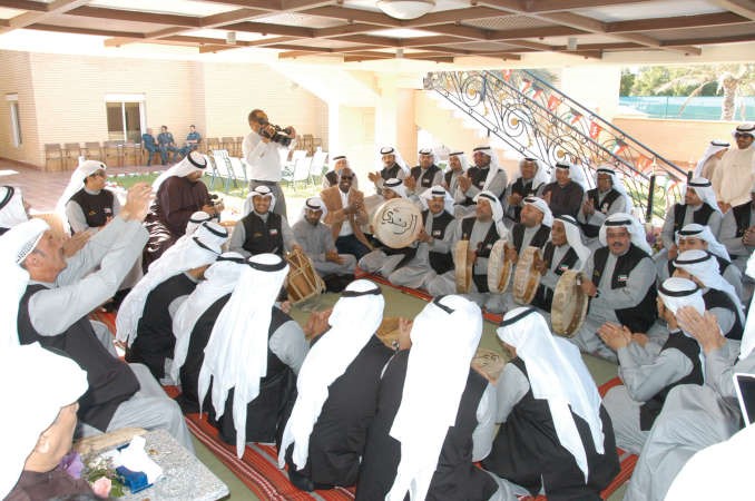 فرقة الرندي تشارك في الحفل 