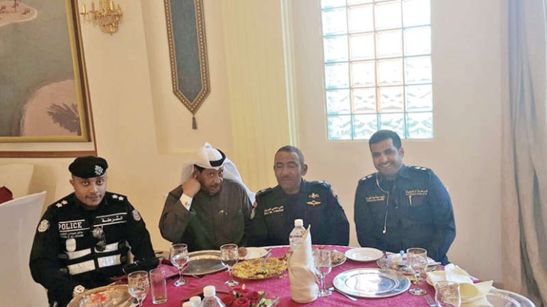 الفريق مطارق حمادة متوسطا اللواء علي ماضي والمقدم فهد سالم والملازم اول سالم العتيبي