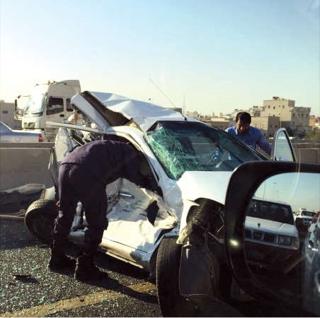 إصابة مواطن ووافدين بانقلاب على الفحيحيل