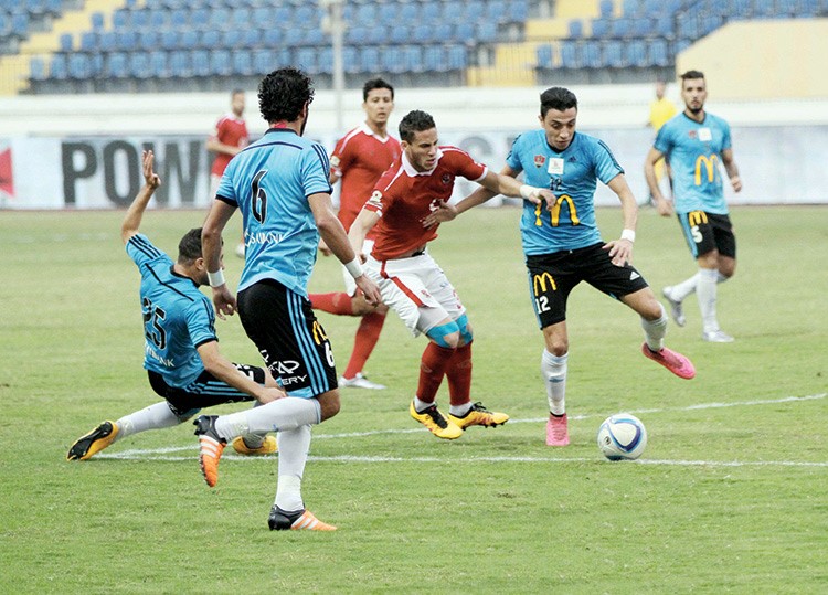 تعادل قاتل للأهلي مع المحلة والزمالك يهزم أسوان