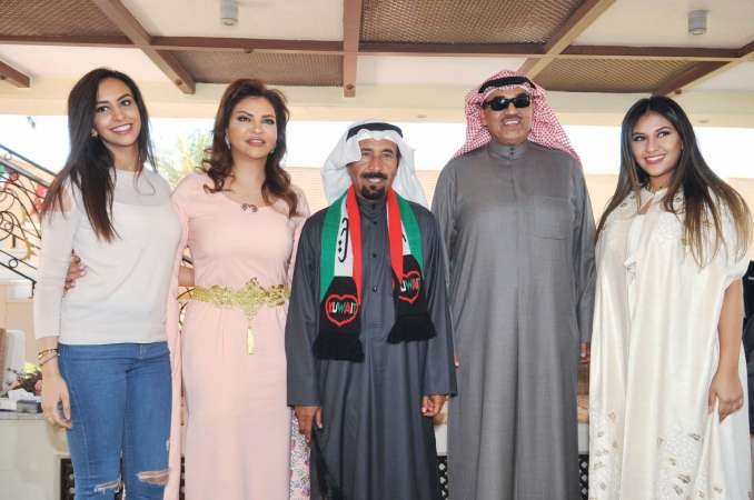 الشيخ صباح الخالد مع الشيخ علي الجابر واسرته 