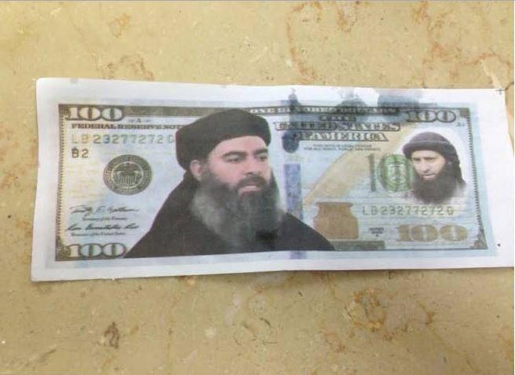 صورة البغدادي على عملة أميركية على حدود لبنان - سورية
