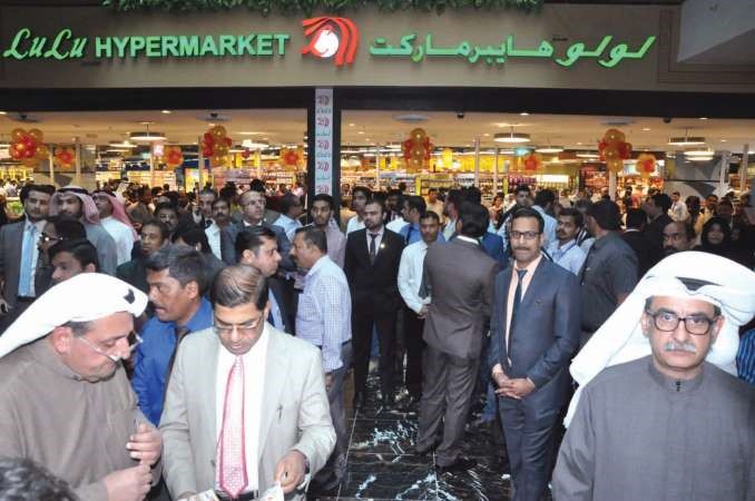 جمع غفير من الحضور في افتتاح لولو﻿