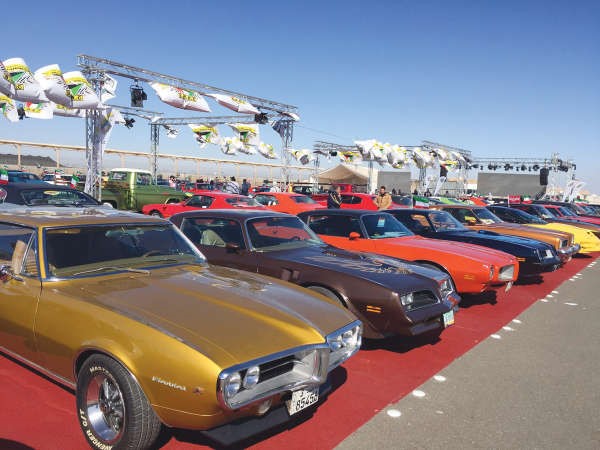 نادي باسل الصباح نجح في جمع سيارات البونتيك للمرة الاولى 
